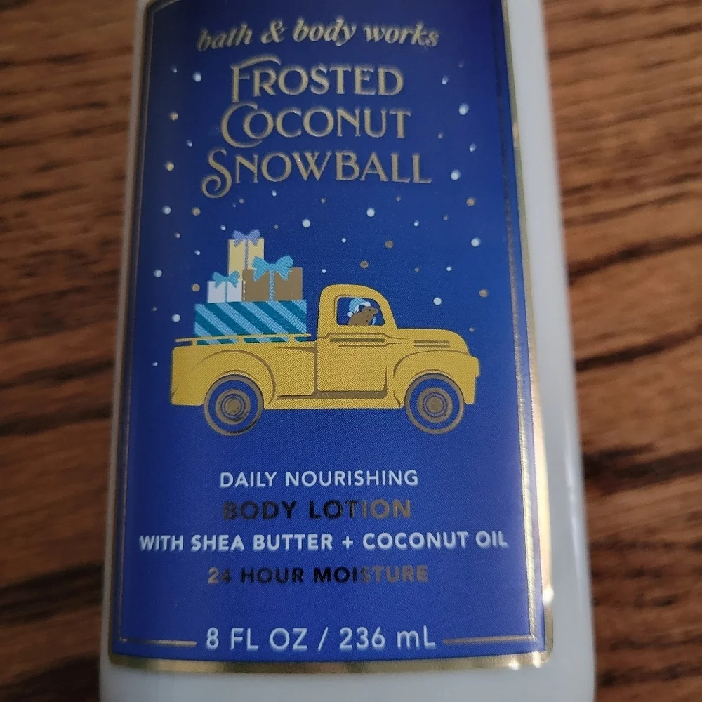 Bath & Body Works Frosted Coconut Snowball Lotion